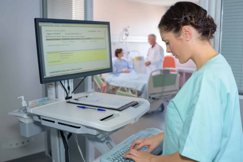 Limiter le risque infectieux associé aux claviers et ordinateurs en secteur de soins
